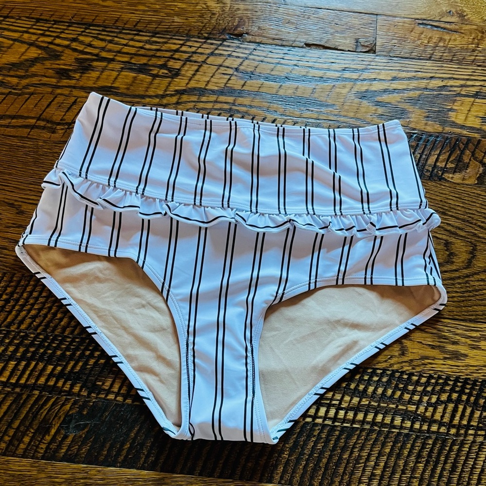 NWOT Kortni Jeane swim bottoms